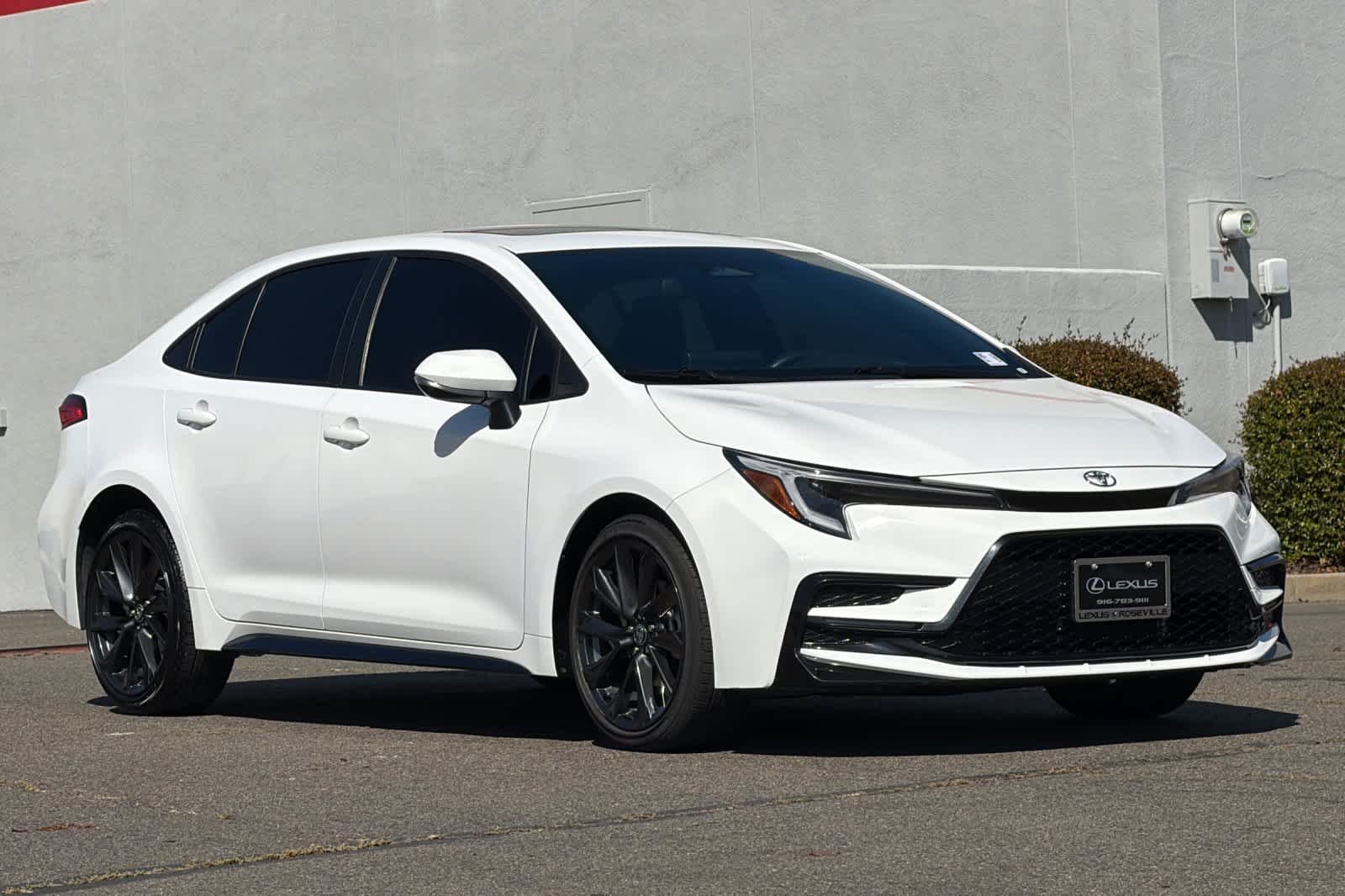 Used 2024 Ice Cap Toyota SE image 5