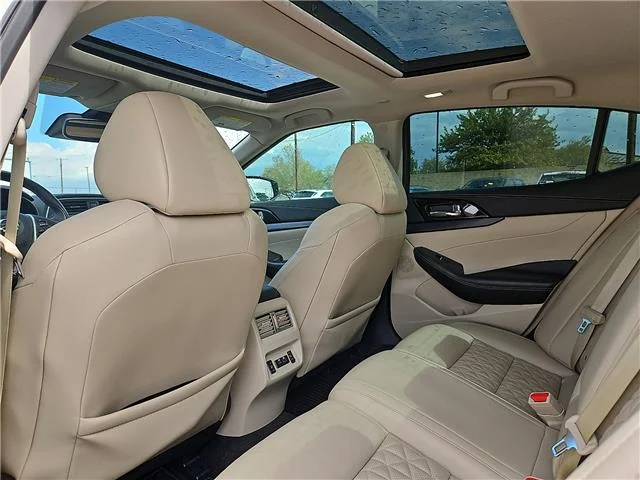 Used 2022 Pearl White Tricoat Nissan Platinum image 9