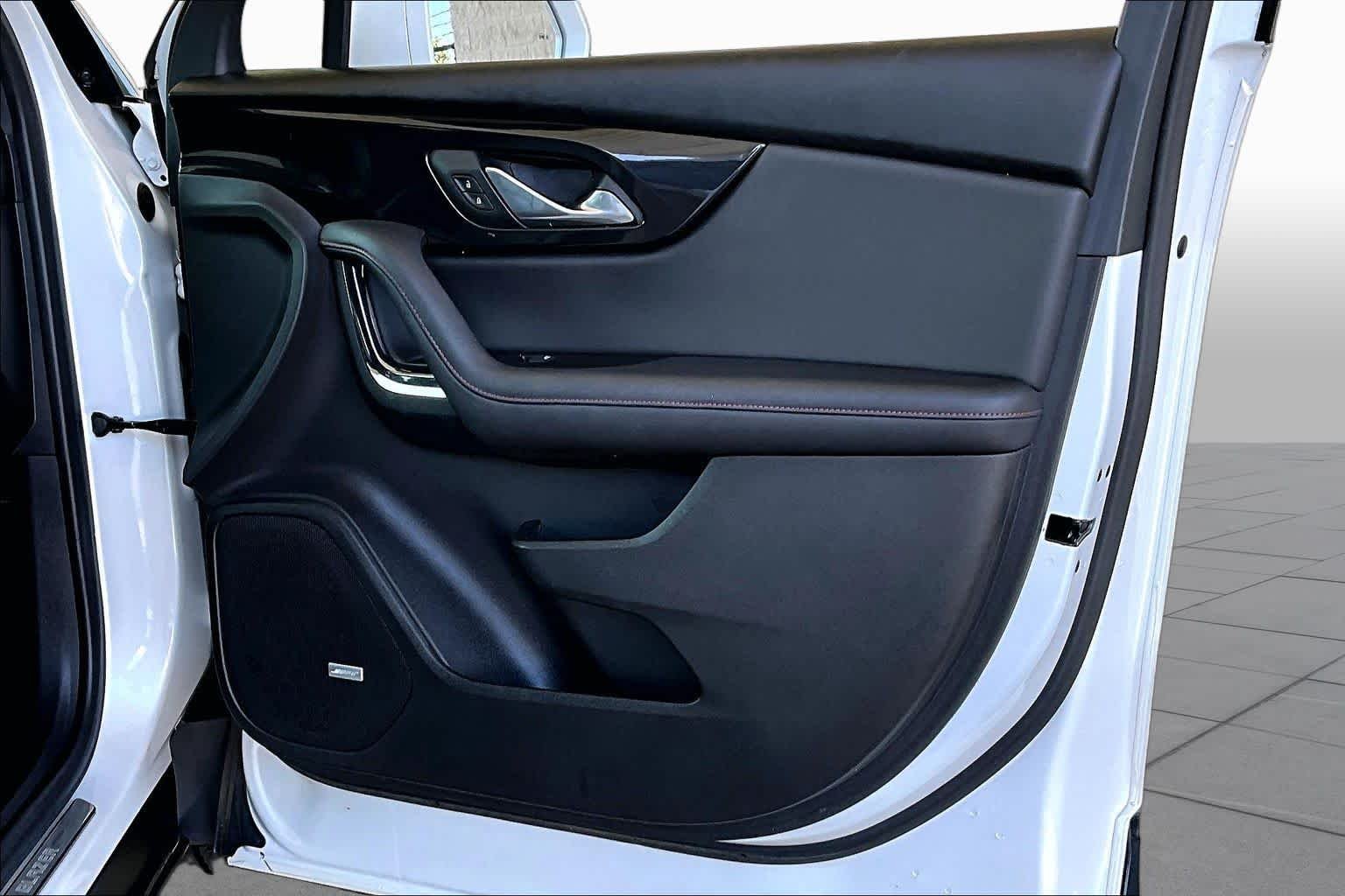 Used 2020 Iridescent Pearl Tricoat Chevrolet RS image 23