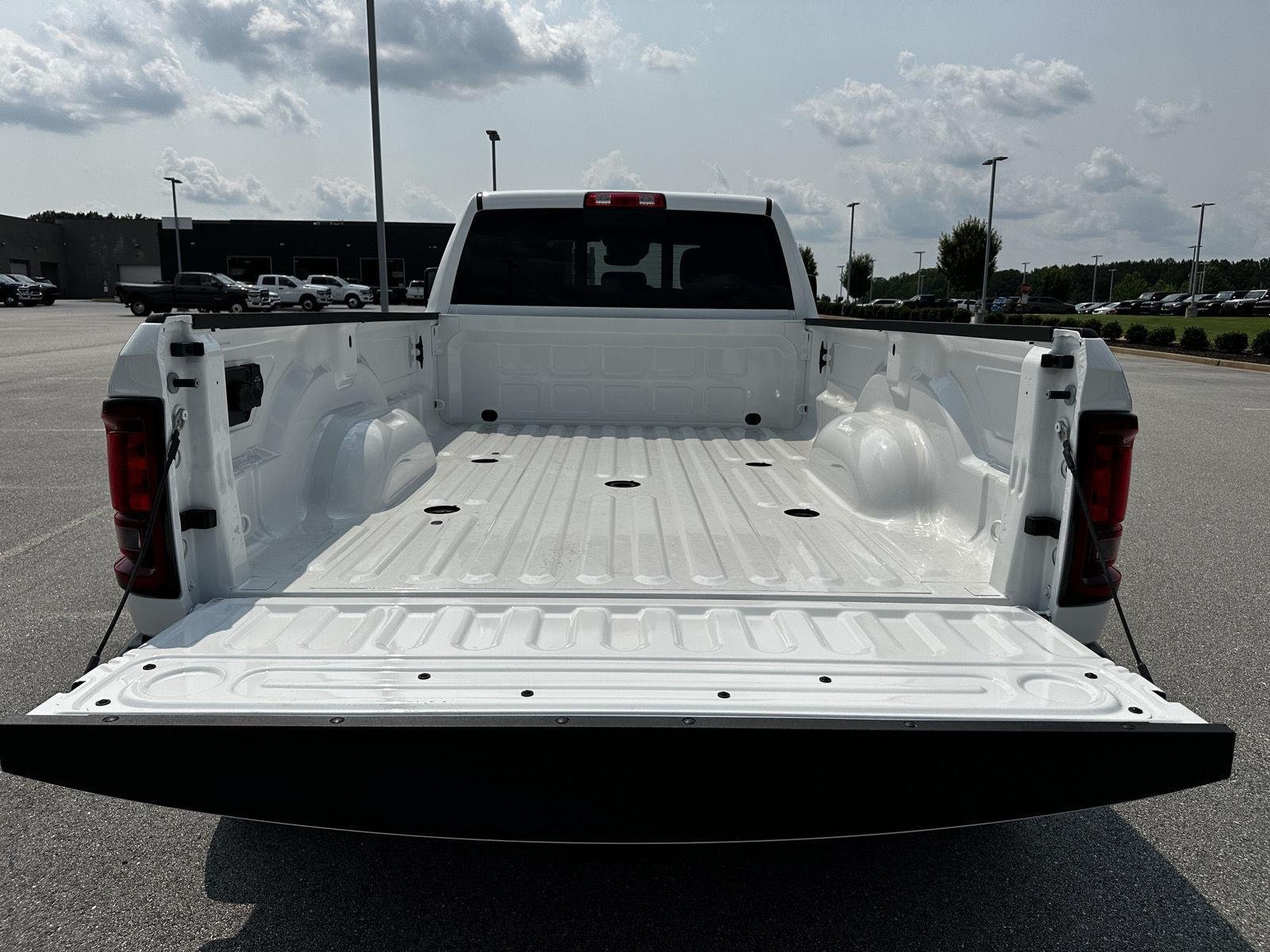 New 2026 Bright White Clear-Coat Exterior Paint RAM Tradesman image 17