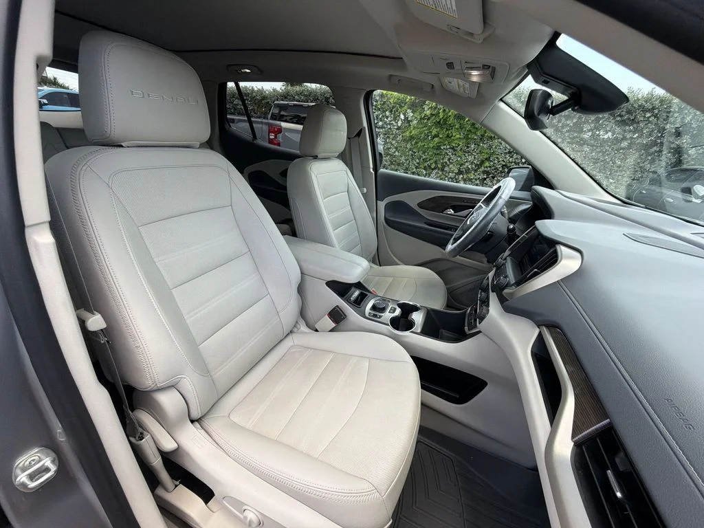 Used 2023 Silver GMC Denali image 35