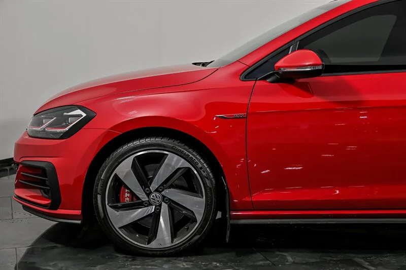 Used 2020 Tornado Red Volkswagen SE image 8