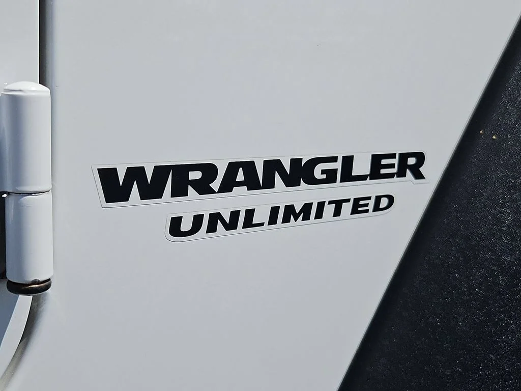Used 2018 Granite Crystal Metallic Clearcoat Jeep Unlimited Rubicon image 24