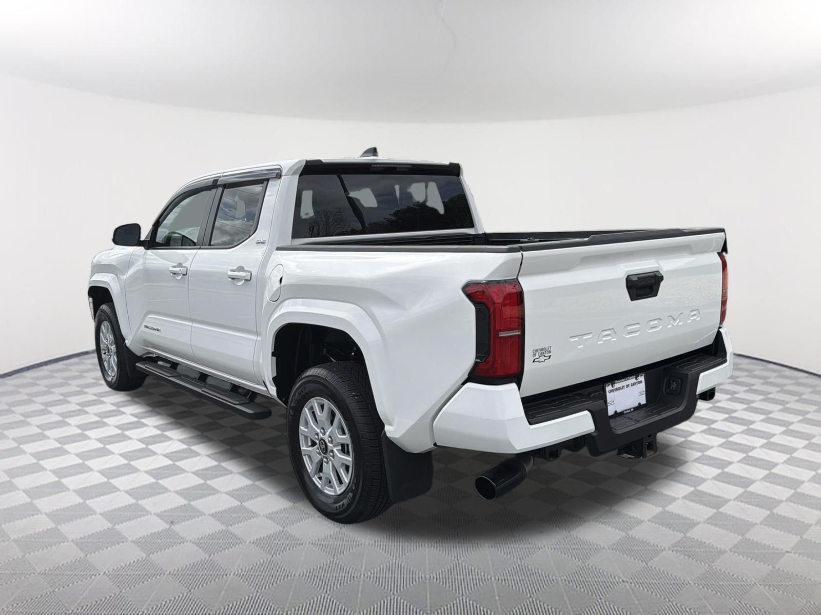 Used 2025 Ice Cap Toyota SR5 image 7