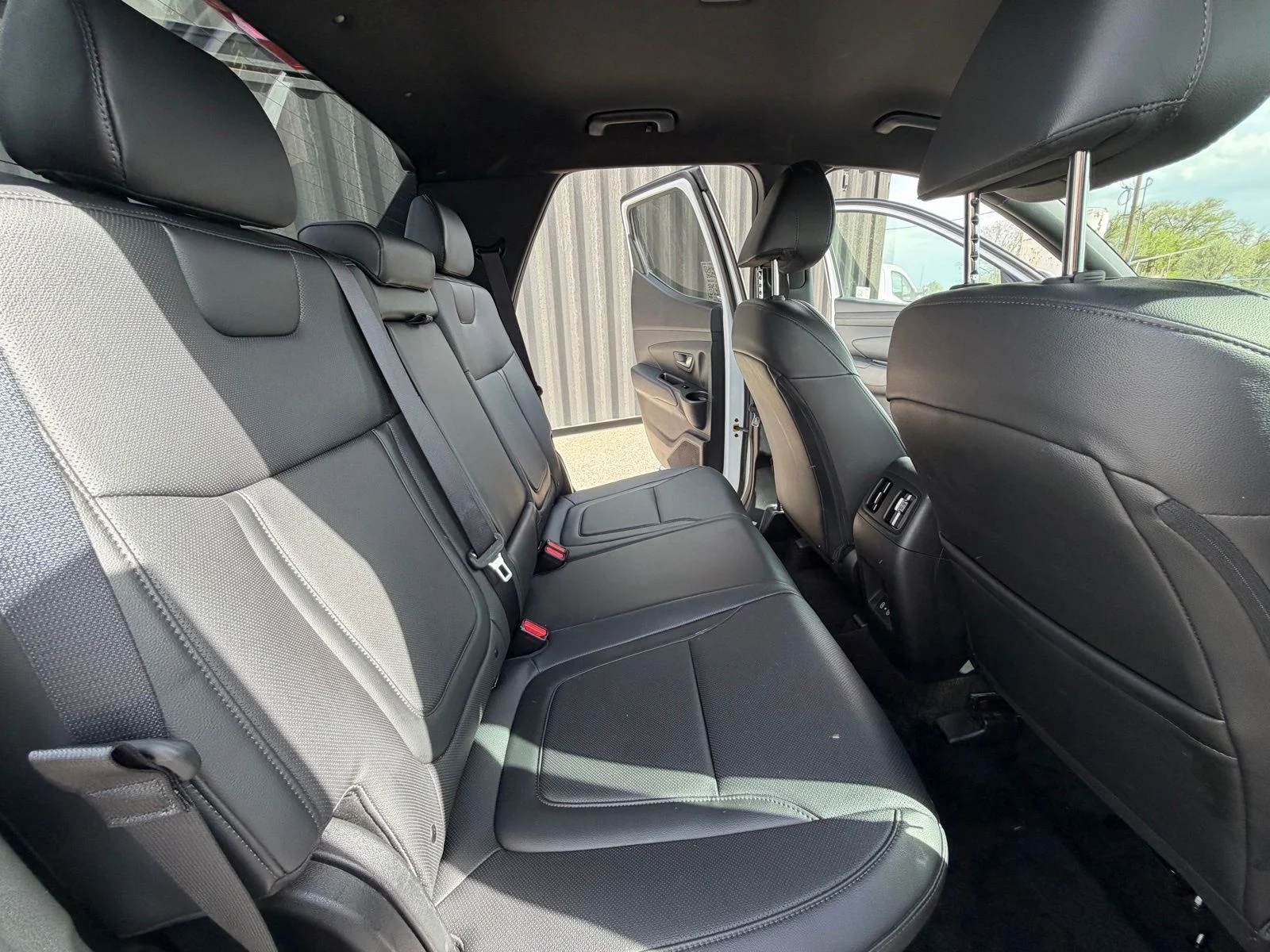Used 2025 White Hyundai SEL image 28