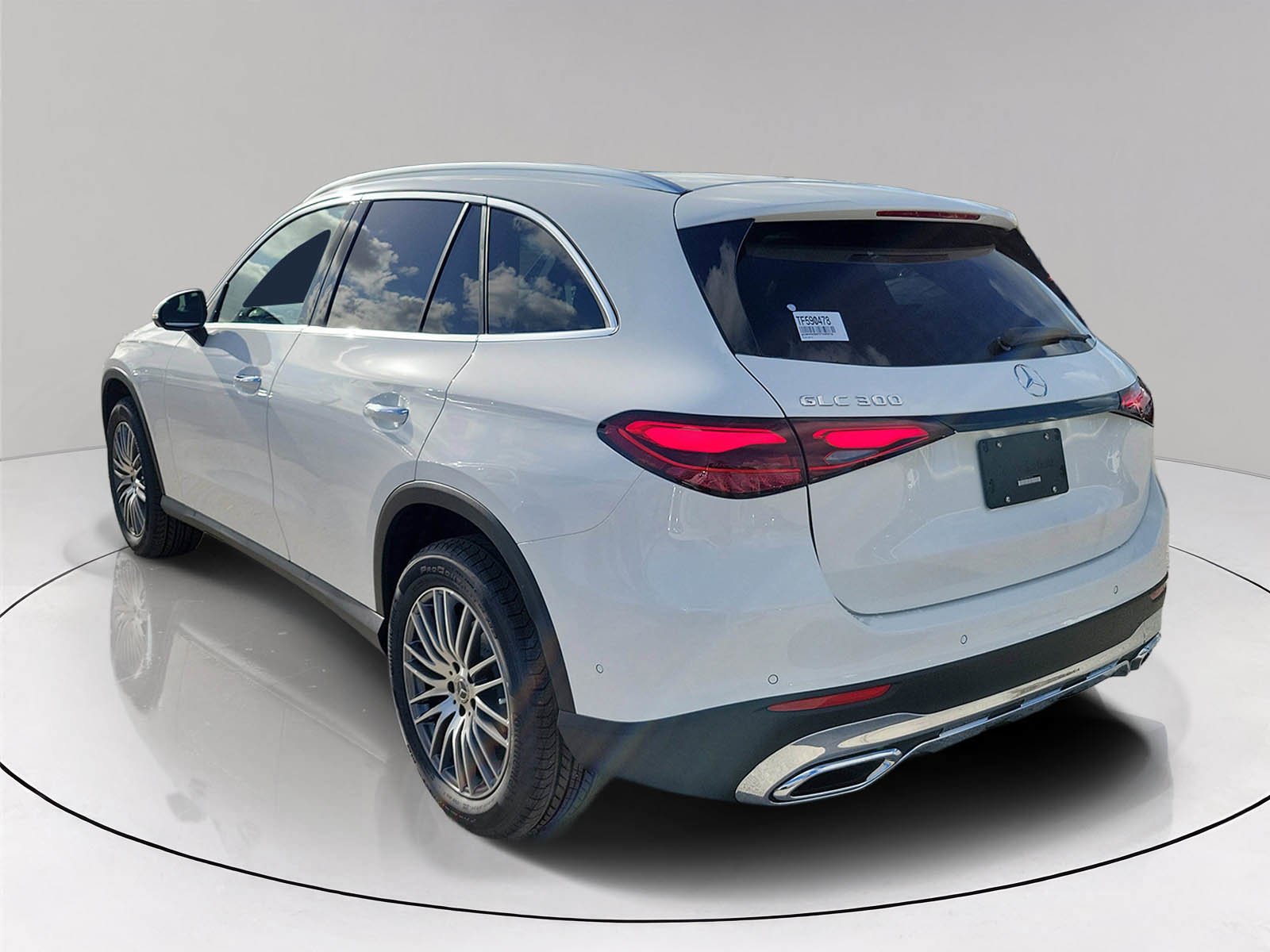 New 2026 Polar White Mercedes-Benz GLC 300 image 4