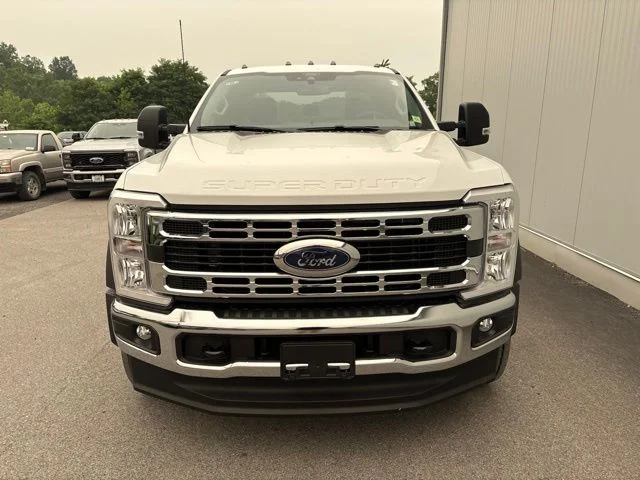 New 2026 Oxford White Ford F-450® XLT image 18