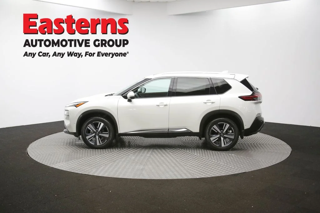 Used 2022 White Nissan SL image 61