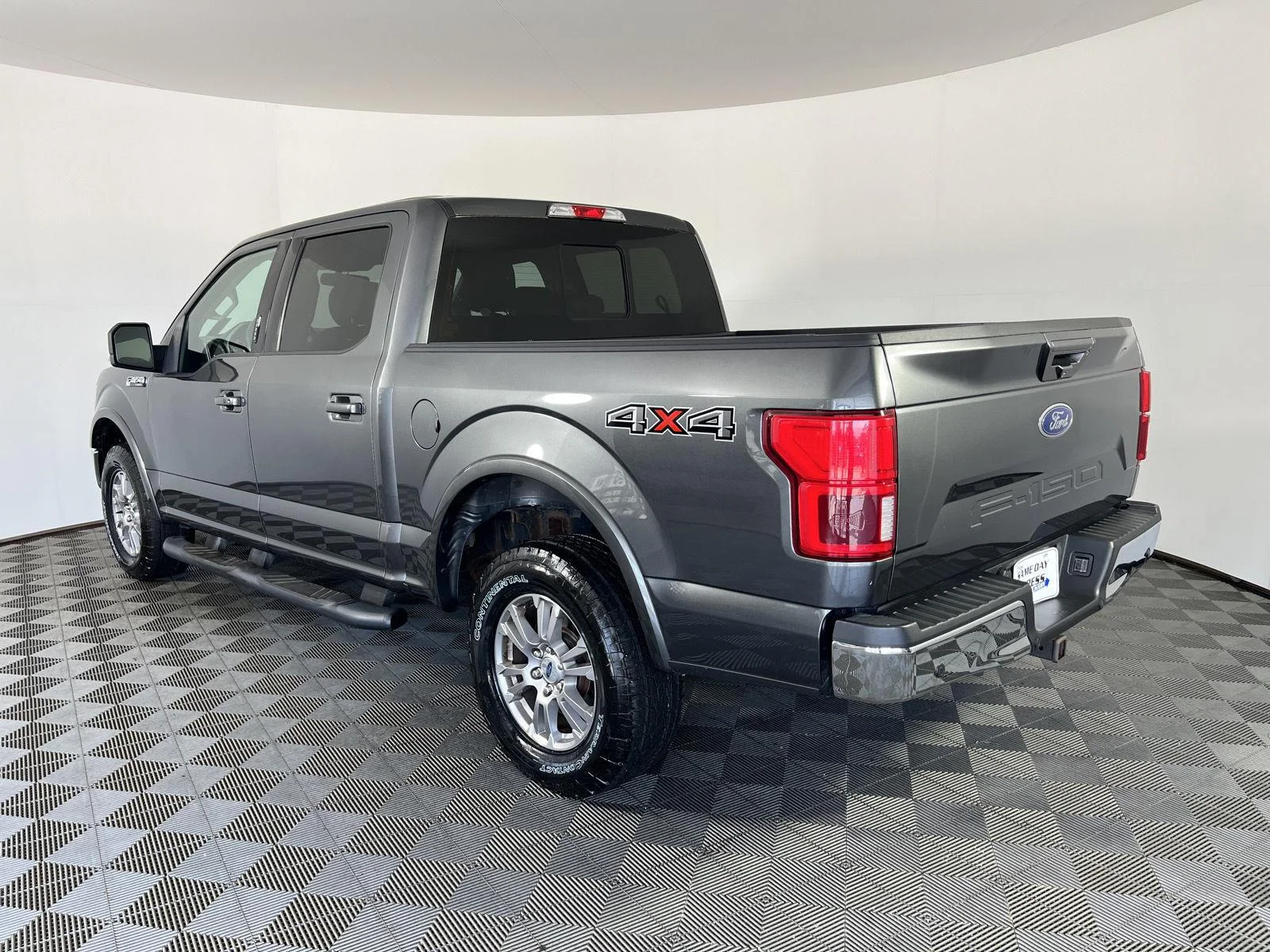 Used 2020  Ford XL image 27