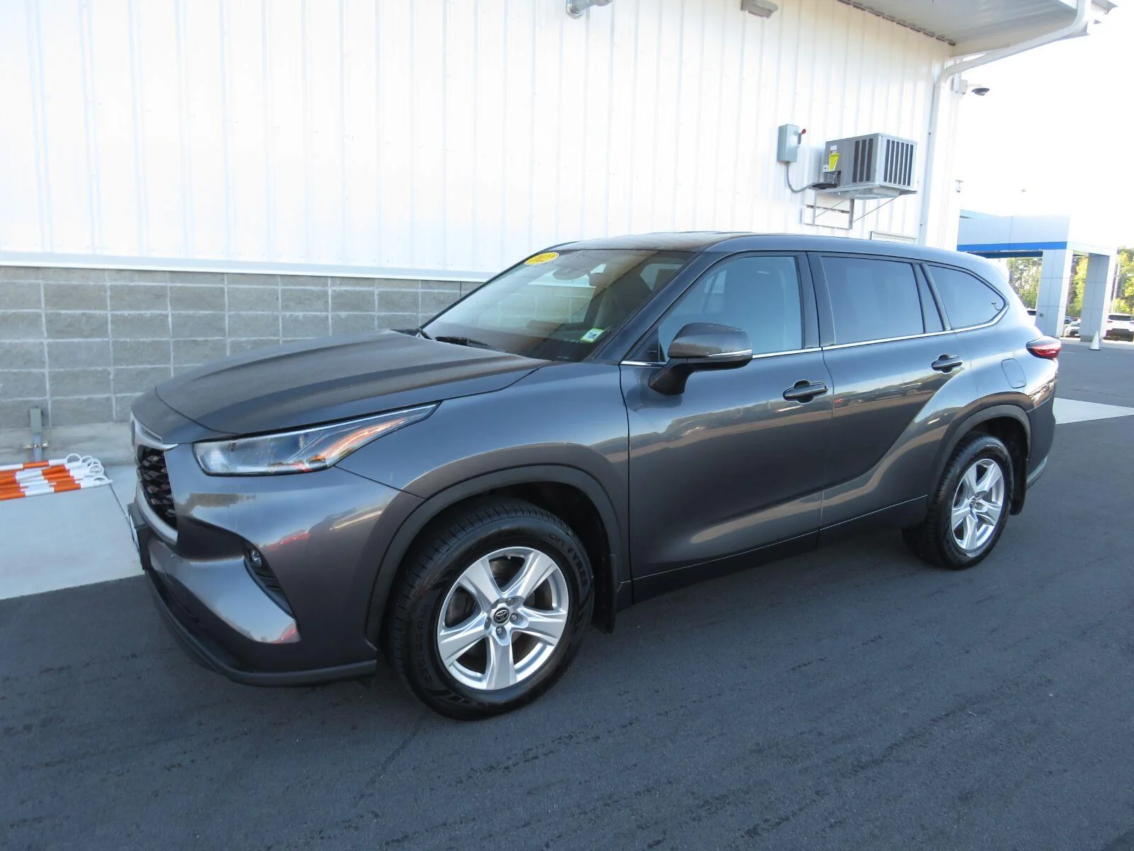 Used 2021 Magnetic Gray Met Toyota L image 14