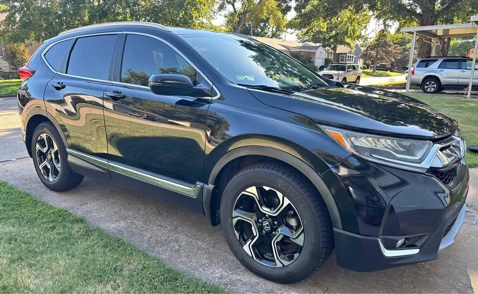 Used 2017  Honda Touring image 1