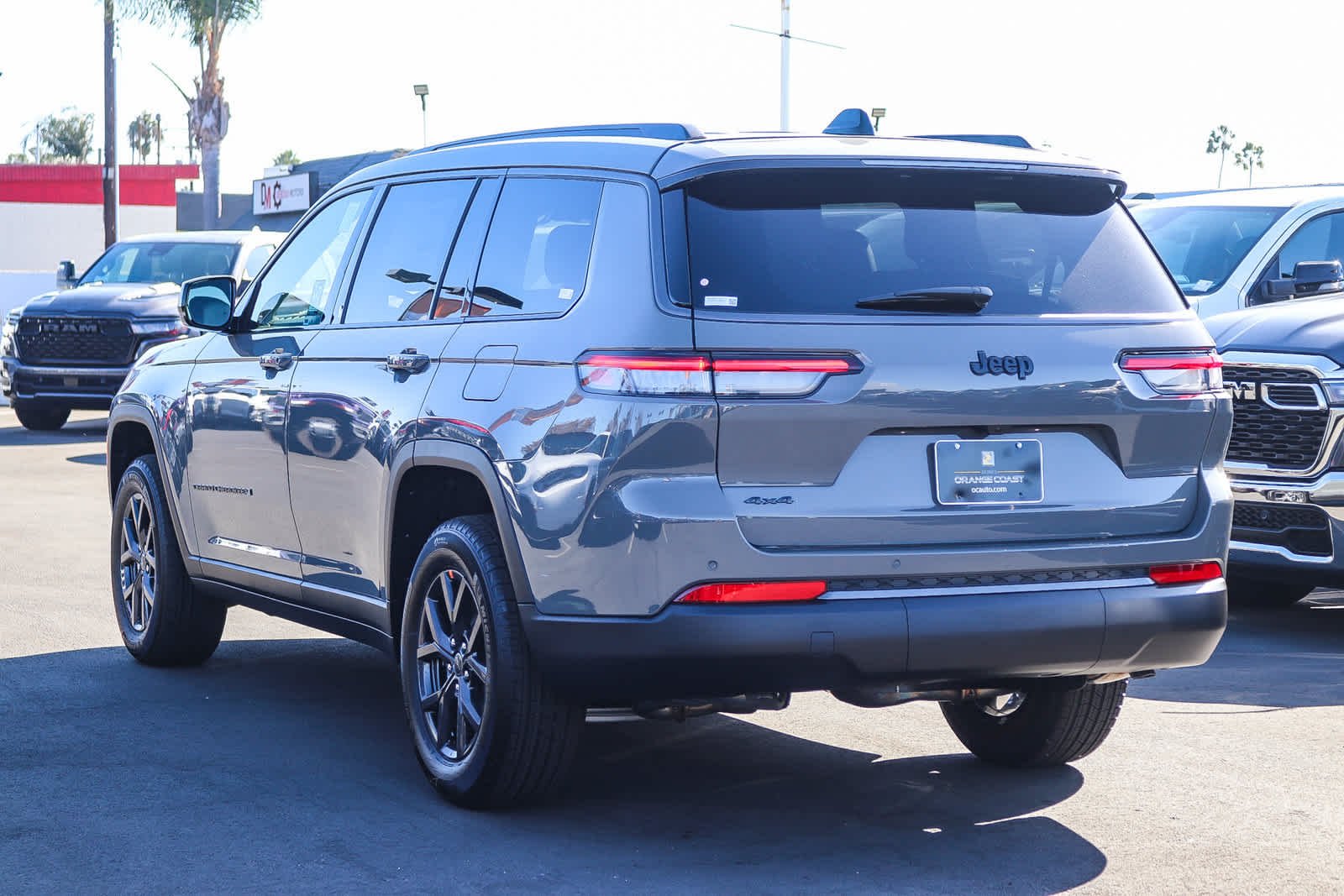 New 2027 Sting-Gray Clear-Coat Paint Jeep Laredo Altitude image 6