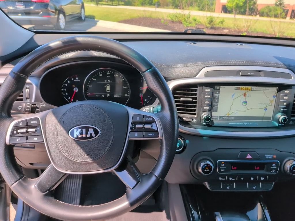 Used 2020 Silver Kia SX image 25