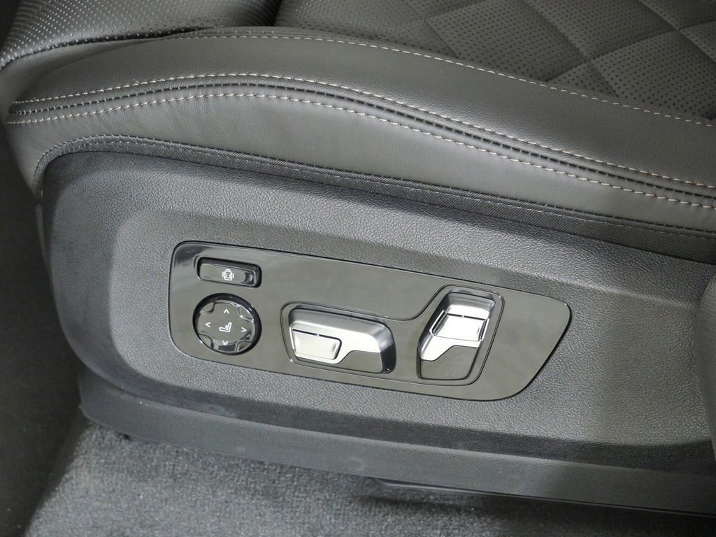 New 2026 Alpine White BMW xDrive40i image 39