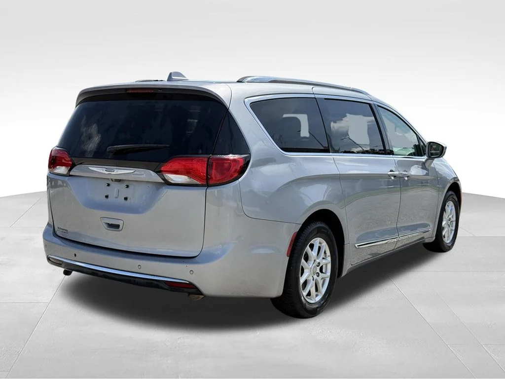 Used 2020 Silver Chrysler Touring L image 26