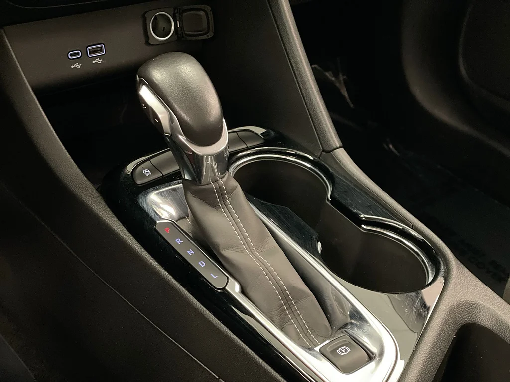 Used 2024 WHITE Buick Preferred image 15