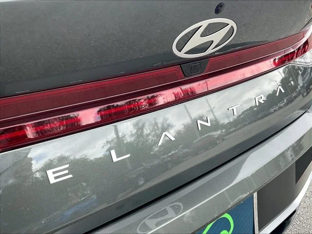 Used 2025 Gray Hyundai SEL Convenience image 25
