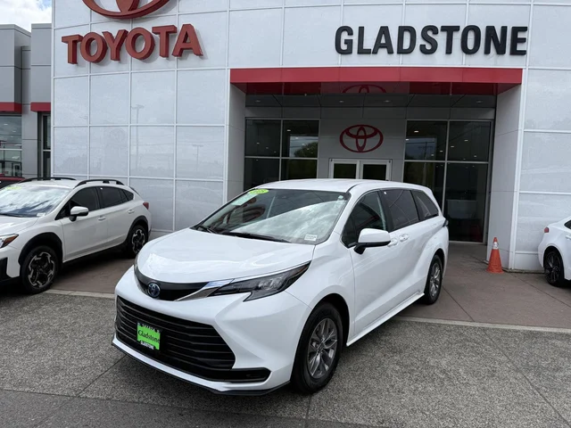 2025 Toyota Sienna LE