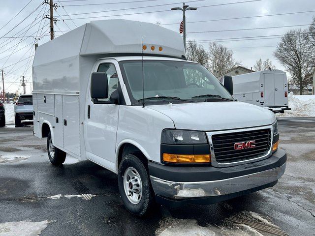 2025 GMC Savana Cutaway 3500 1WT