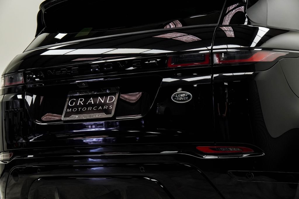 Used 2023 Black Land Rover R-Dynamic SE image 13