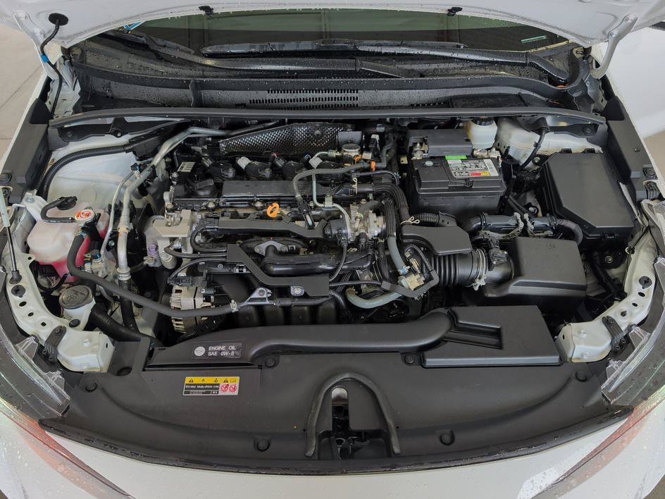 Used 2023 Ice Toyota LE image 28
