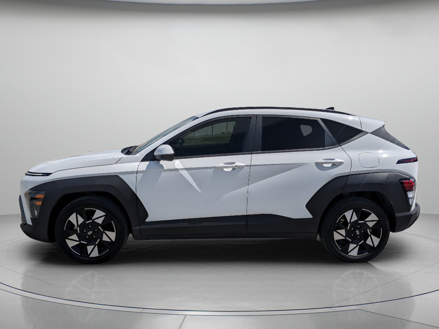 Used 2025 Atlas White Hyundai SEL image 3