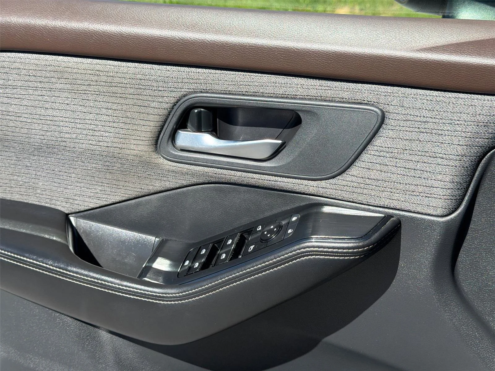 Used 2021 Gun Metallic Nissan SV image 24