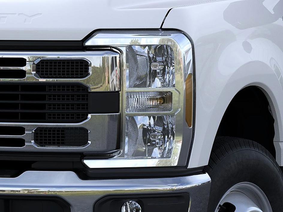 New 2026 Oxford White Ford F-350® XLT image 18