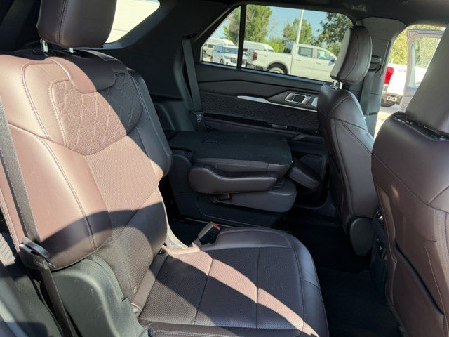 Used 2025 Black Metallic Ford Platinum image 34