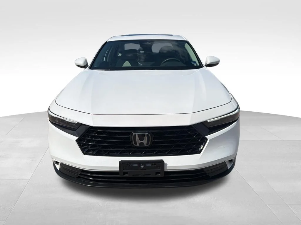 Used 2024 White Honda EX image 9