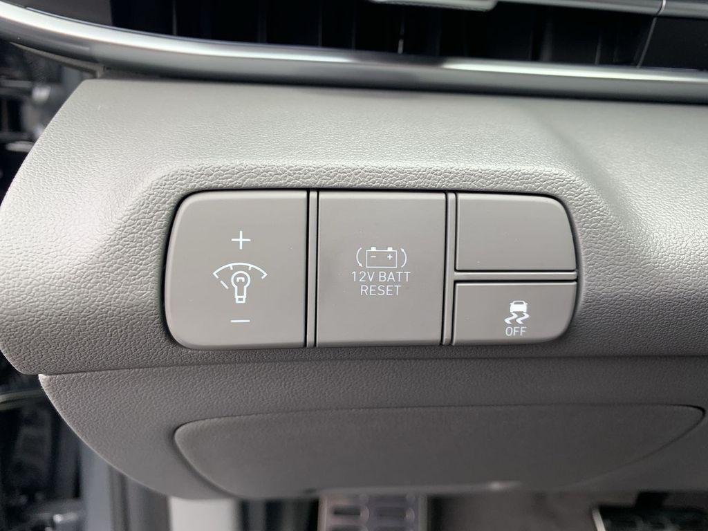 2025 Hyundai Elantra Blue - Photo 14