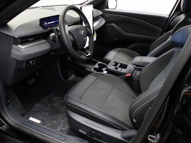 2025 Ford Mustang Mach-E GT - Photo 11