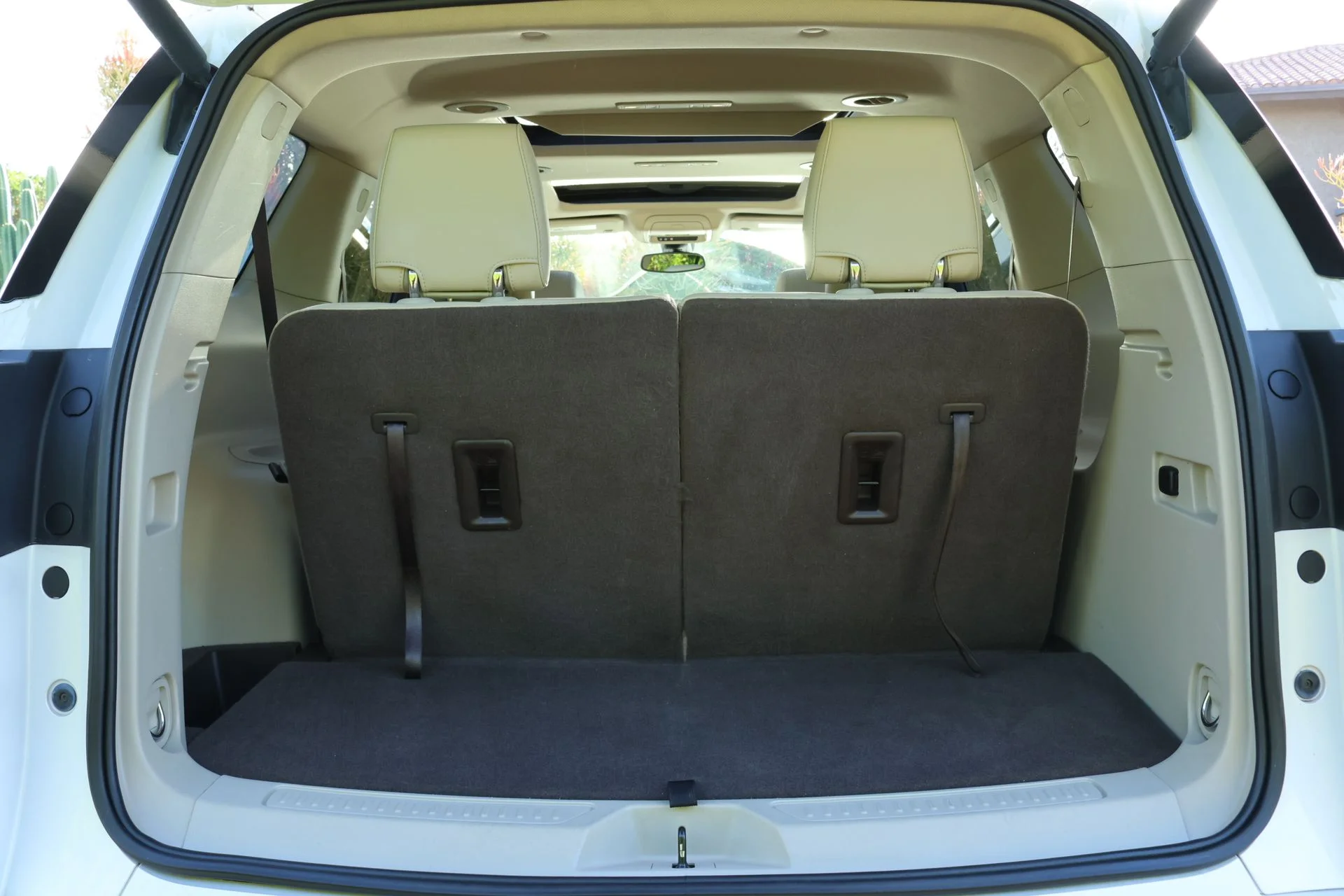 Used 2017 White GMC Denali image 27