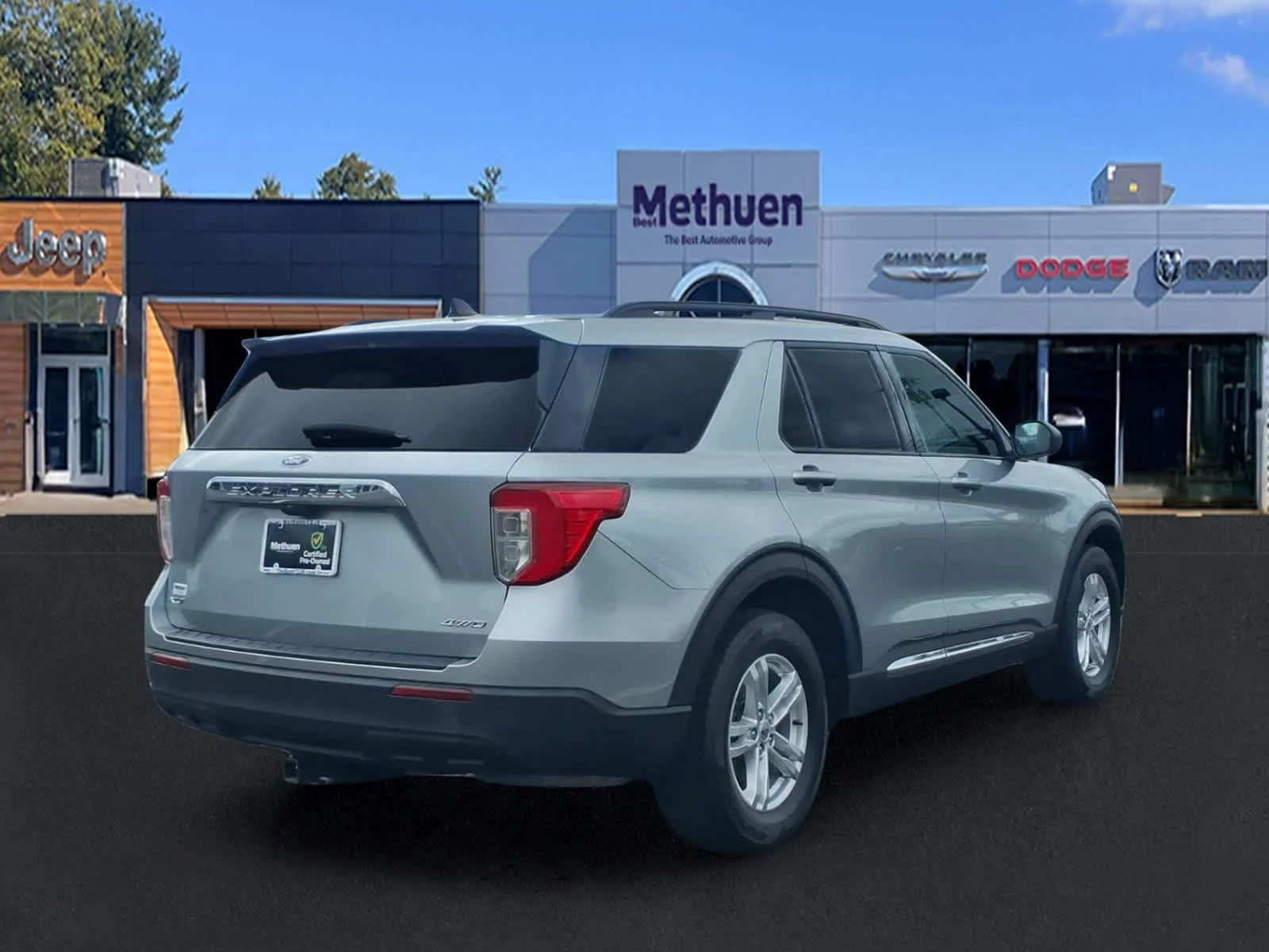 Used 2023 Iconic Silver Ford XLT image 4