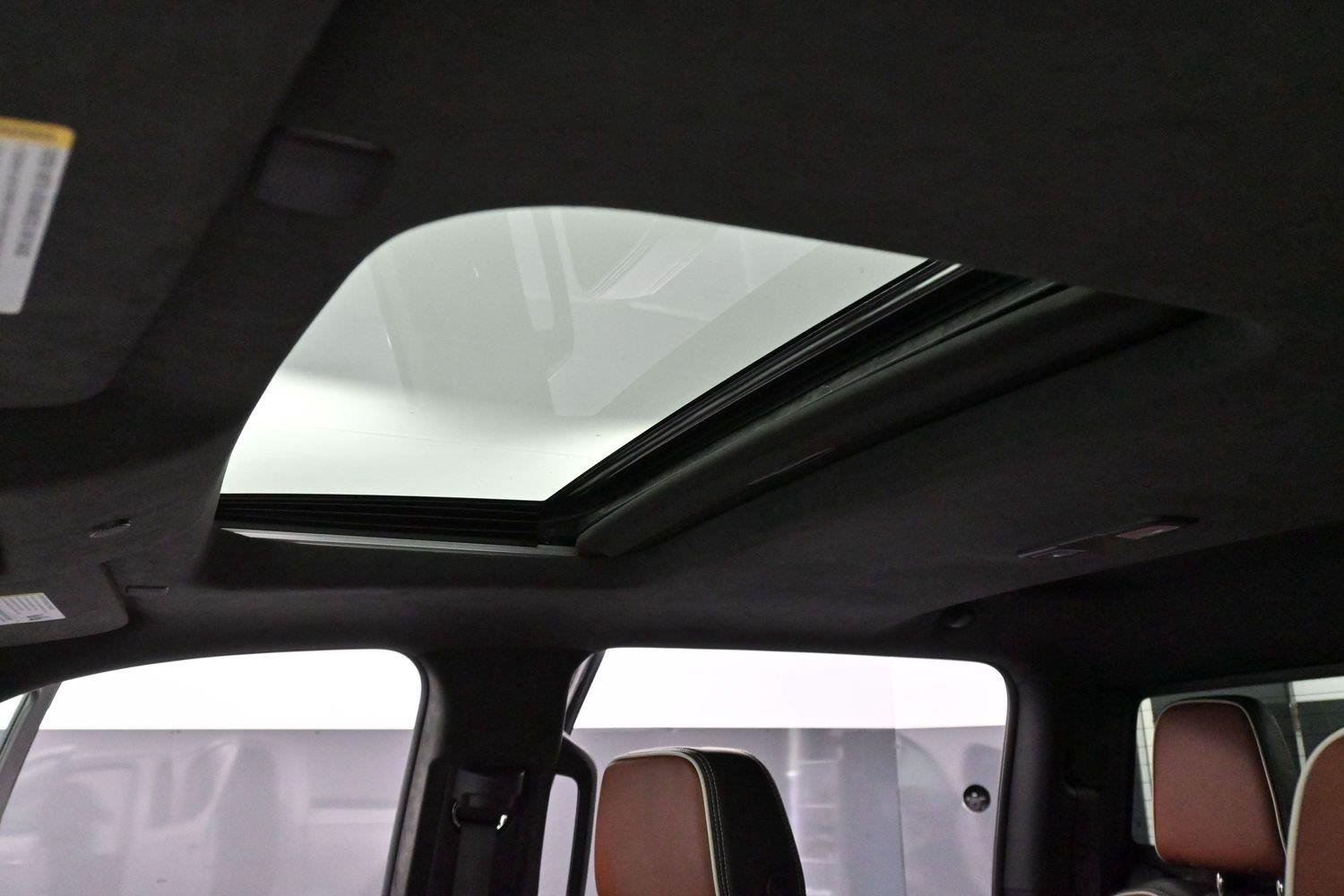 Used 2025 White Frost Tricoat GMC Denali Ultimate image 29