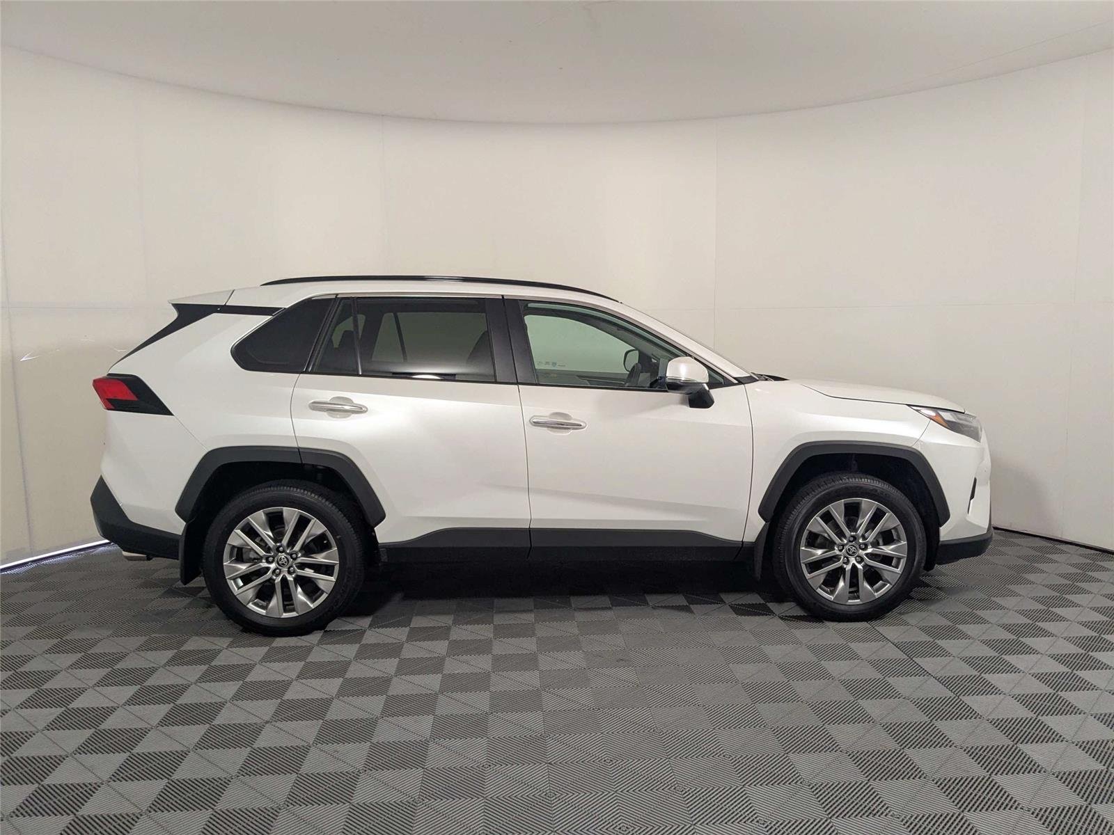 Certified Used 2024 Wind Chill Pearl Toyota Limited image 5