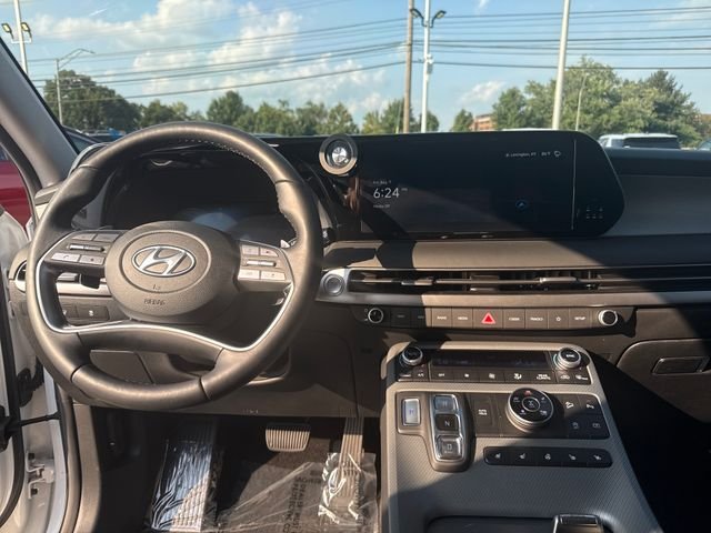 Certified Used 2025 White Hyundai SEL Premium image 15