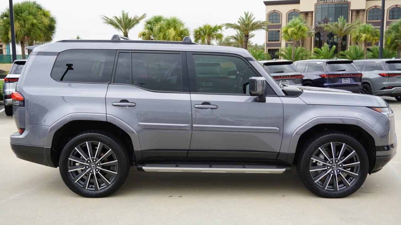 Used 2024 Gray Lexus GX 550 Luxury image 4