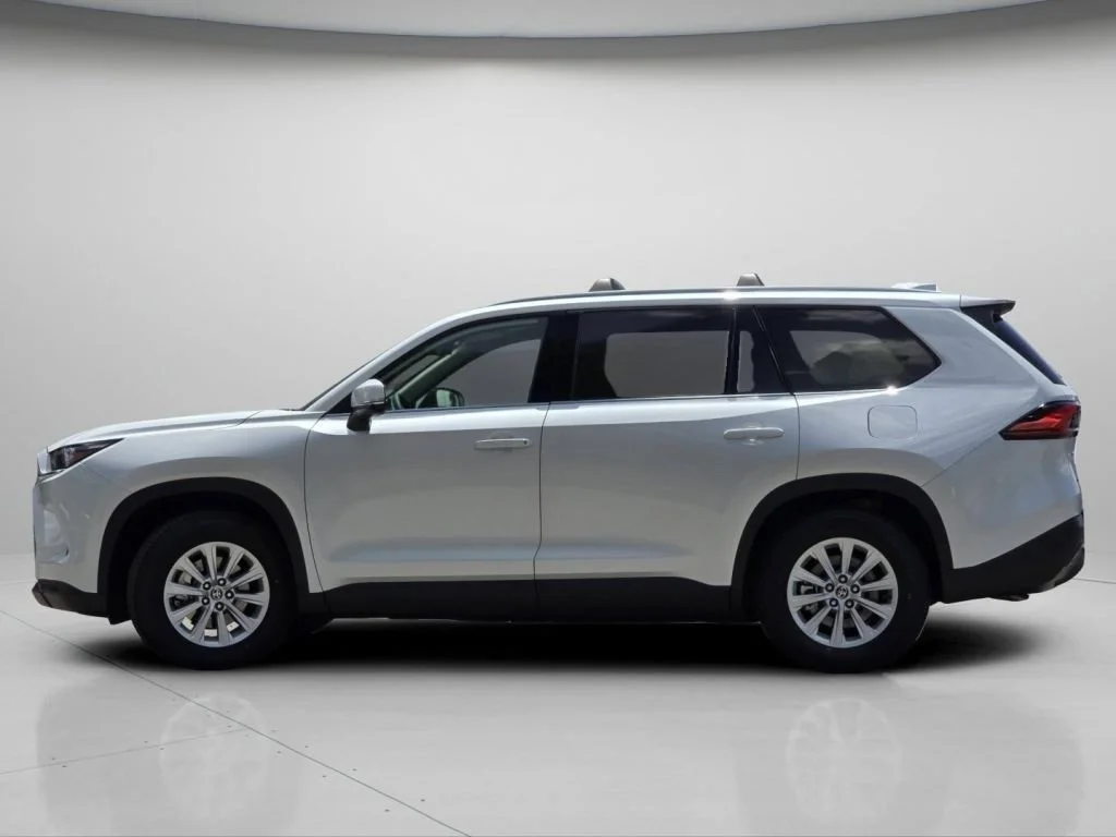Used 2024 Wind Chill Pearl Toyota XLE image 17