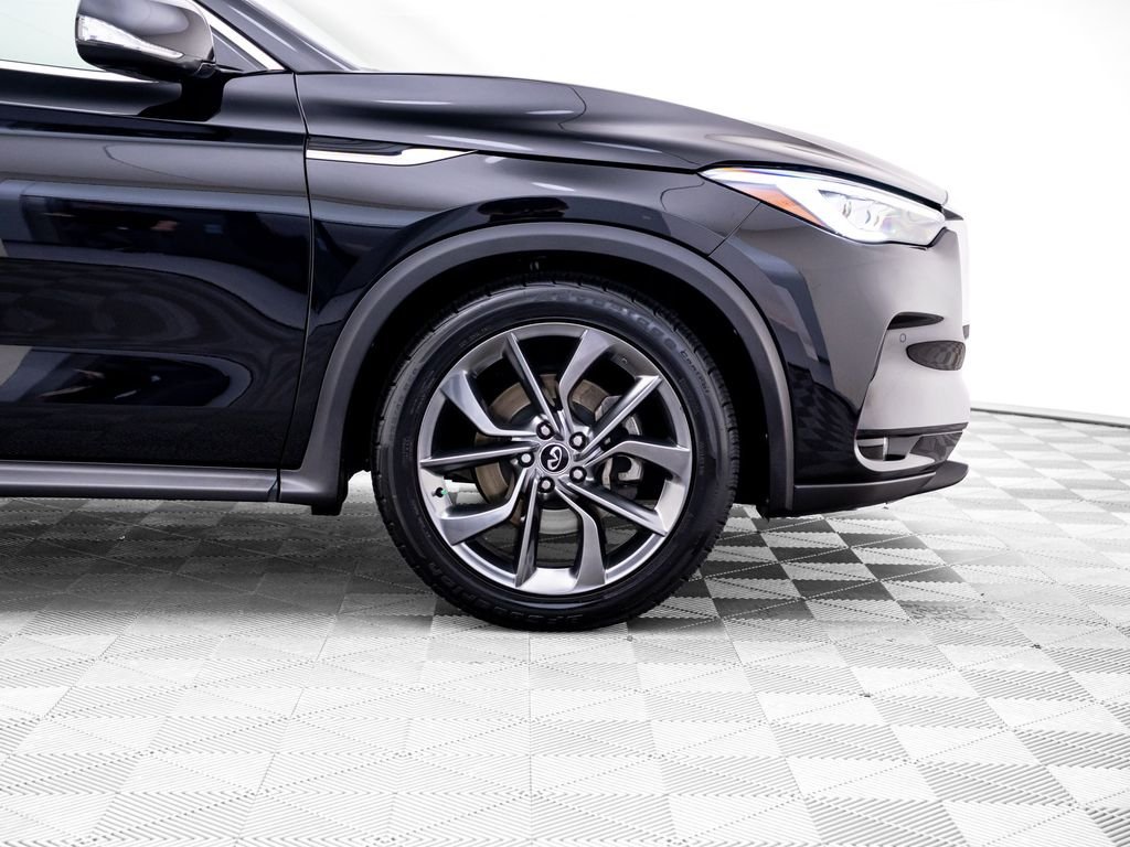 Used 2019 Black Obsidian INFINITI ESSENTIAL image 40