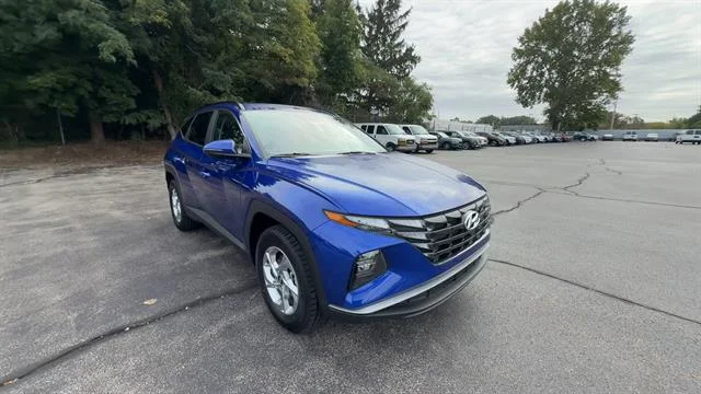 Used 2023 Blue Hyundai SEL image 2
