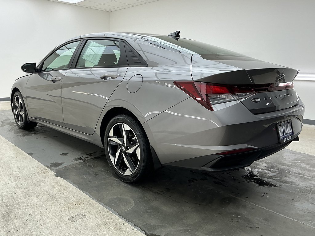 Used 2023 Fluid Metal Hyundai SEL image 6