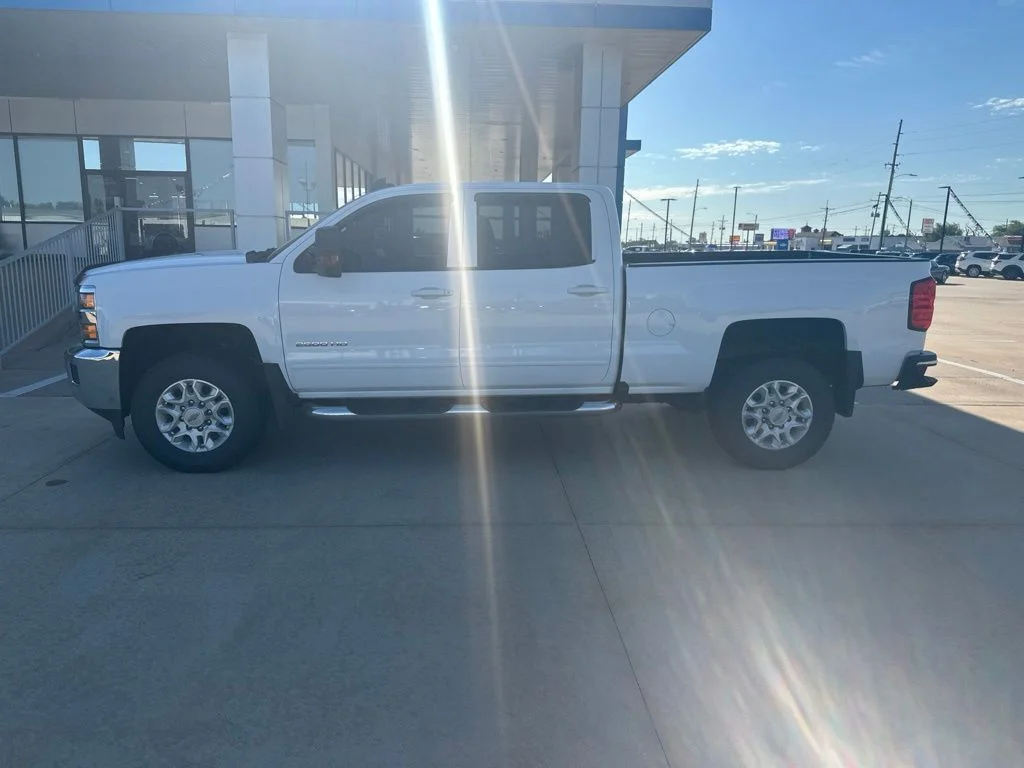 Used 2019 White Chevrolet LT image 28
