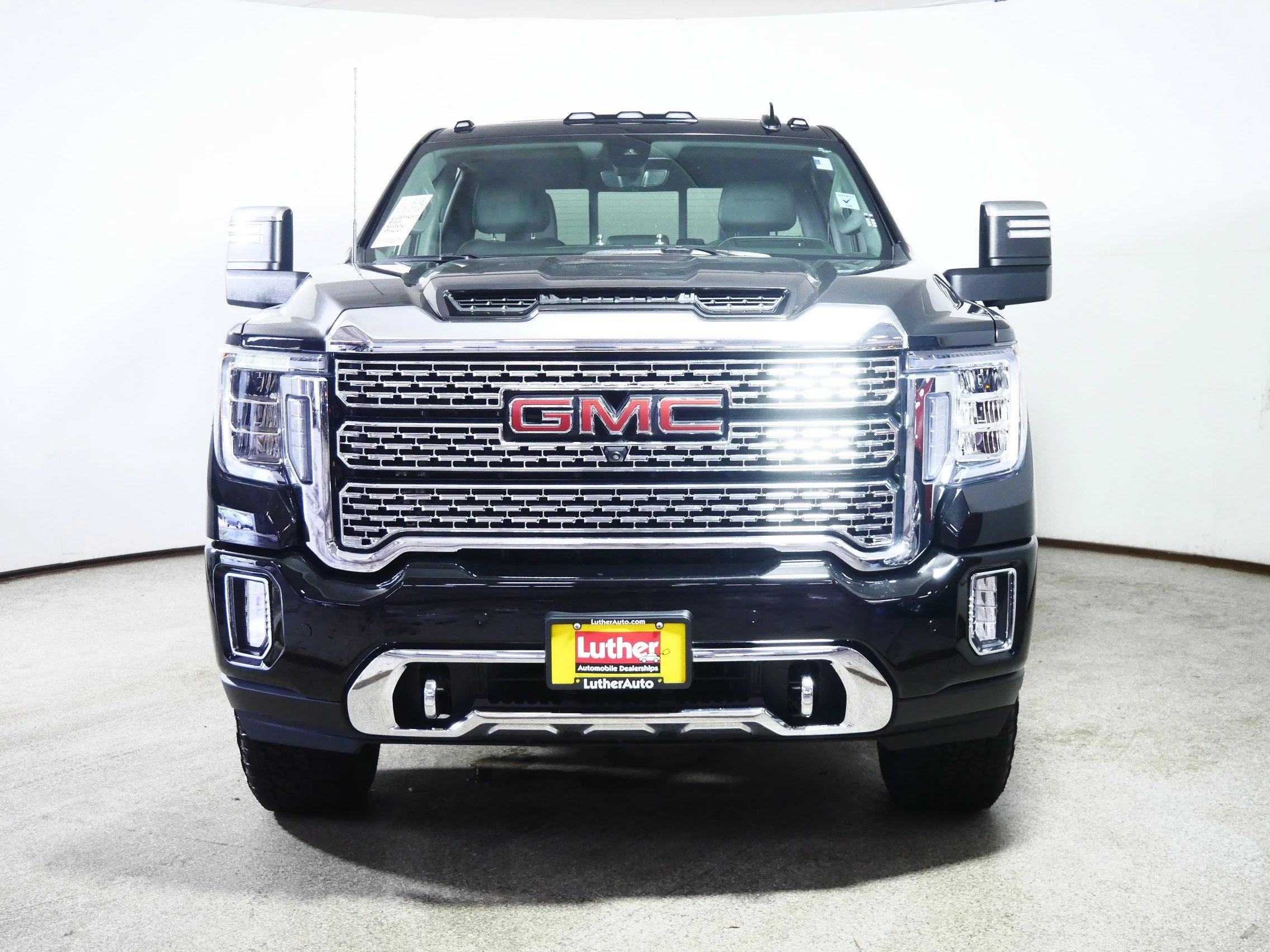 Used 2022 Onyx Black GMC Denali image 2