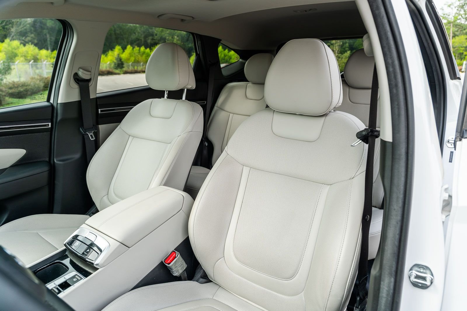 Used 2023 White Hyundai SEL image 18