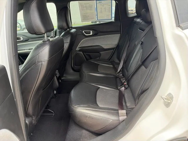 Used 2024 White Jeep Latitude image 30