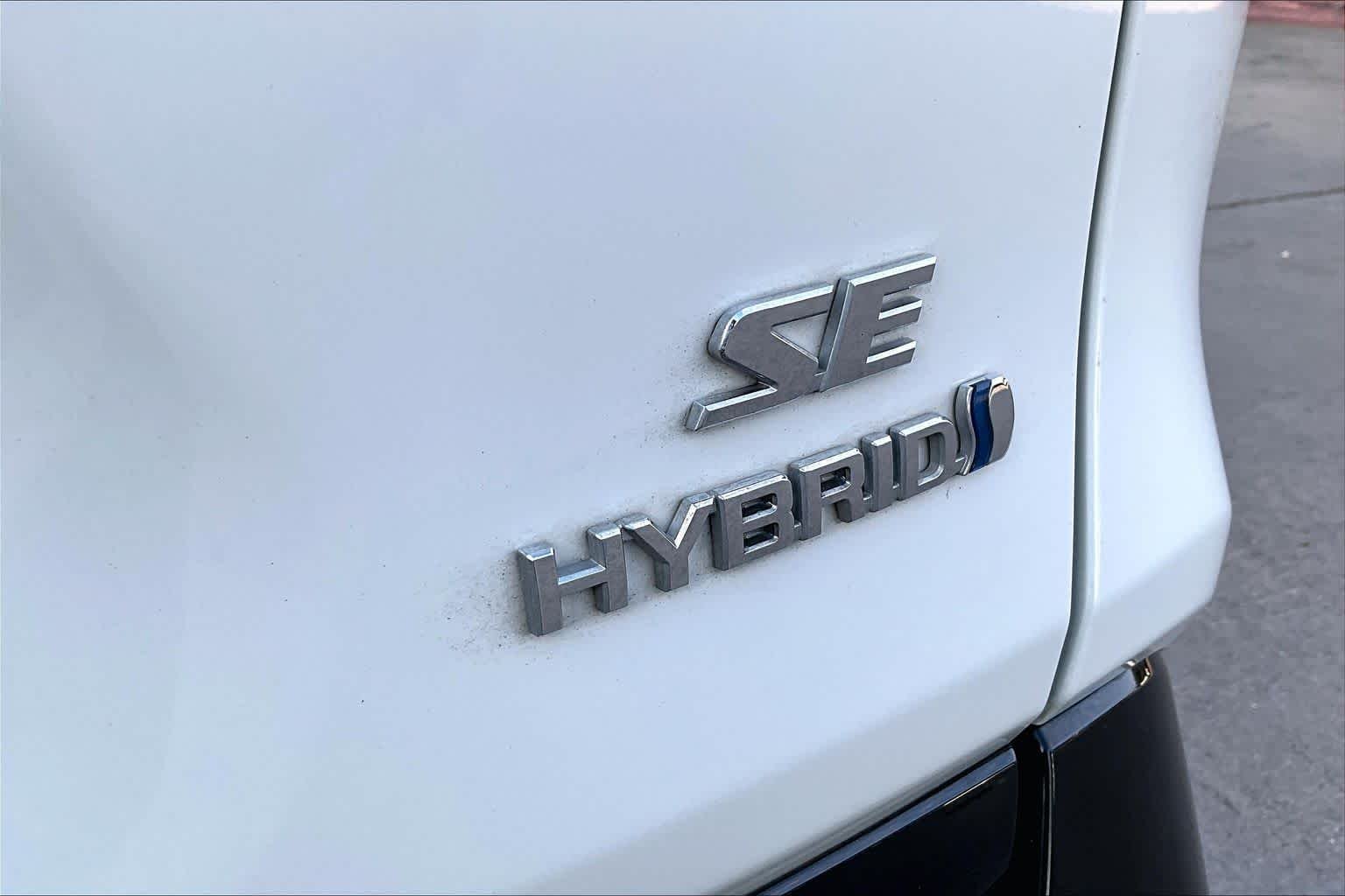 Used 2022 Blizzard Pearl Toyota Hybrid SE image 10
