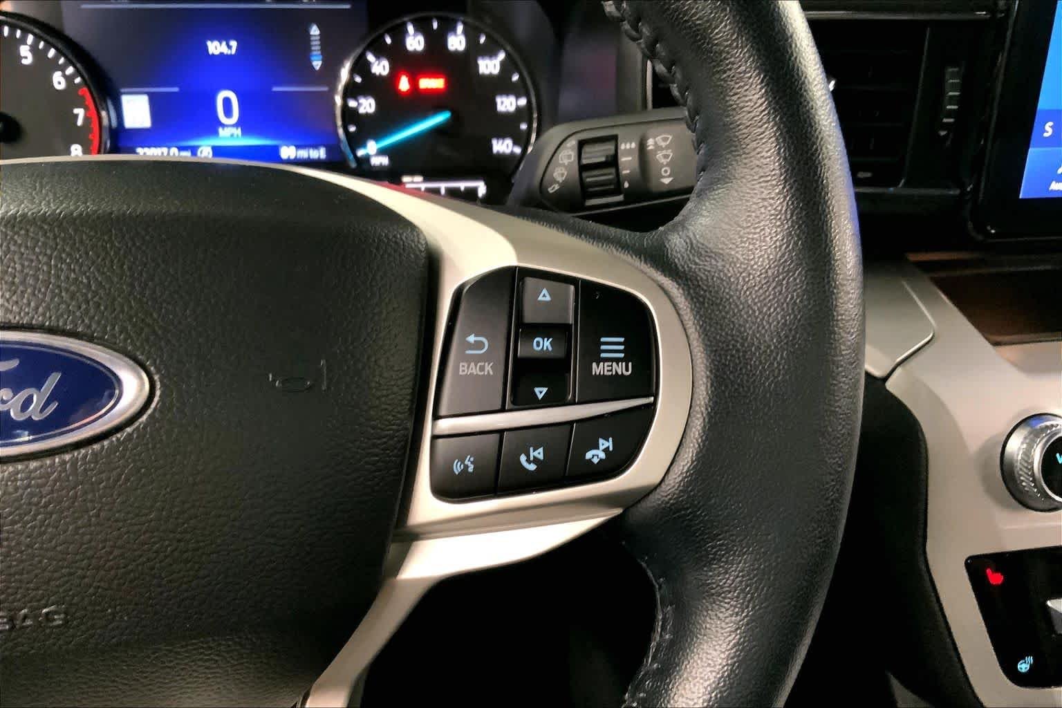Used 2023 Star White Metallic Tri-Coat Ford XLT image 25