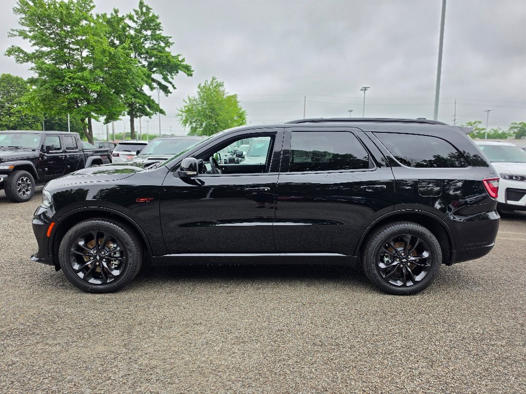 New 2026 Diamond Black Clear-Coat Exterior Paint Dodge GT Plus image 9