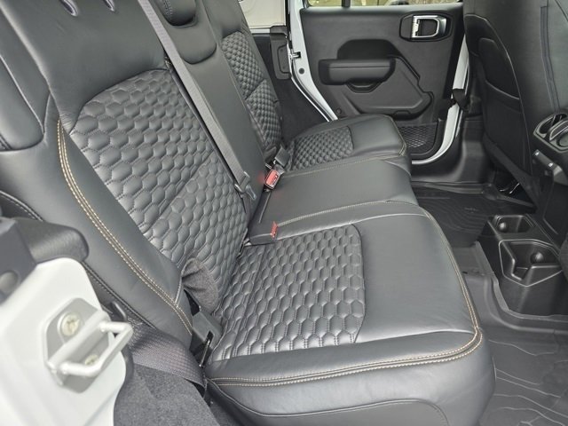 New 2026 Bright White Clear-Coat Exterior Paint Jeep Sport S image 30